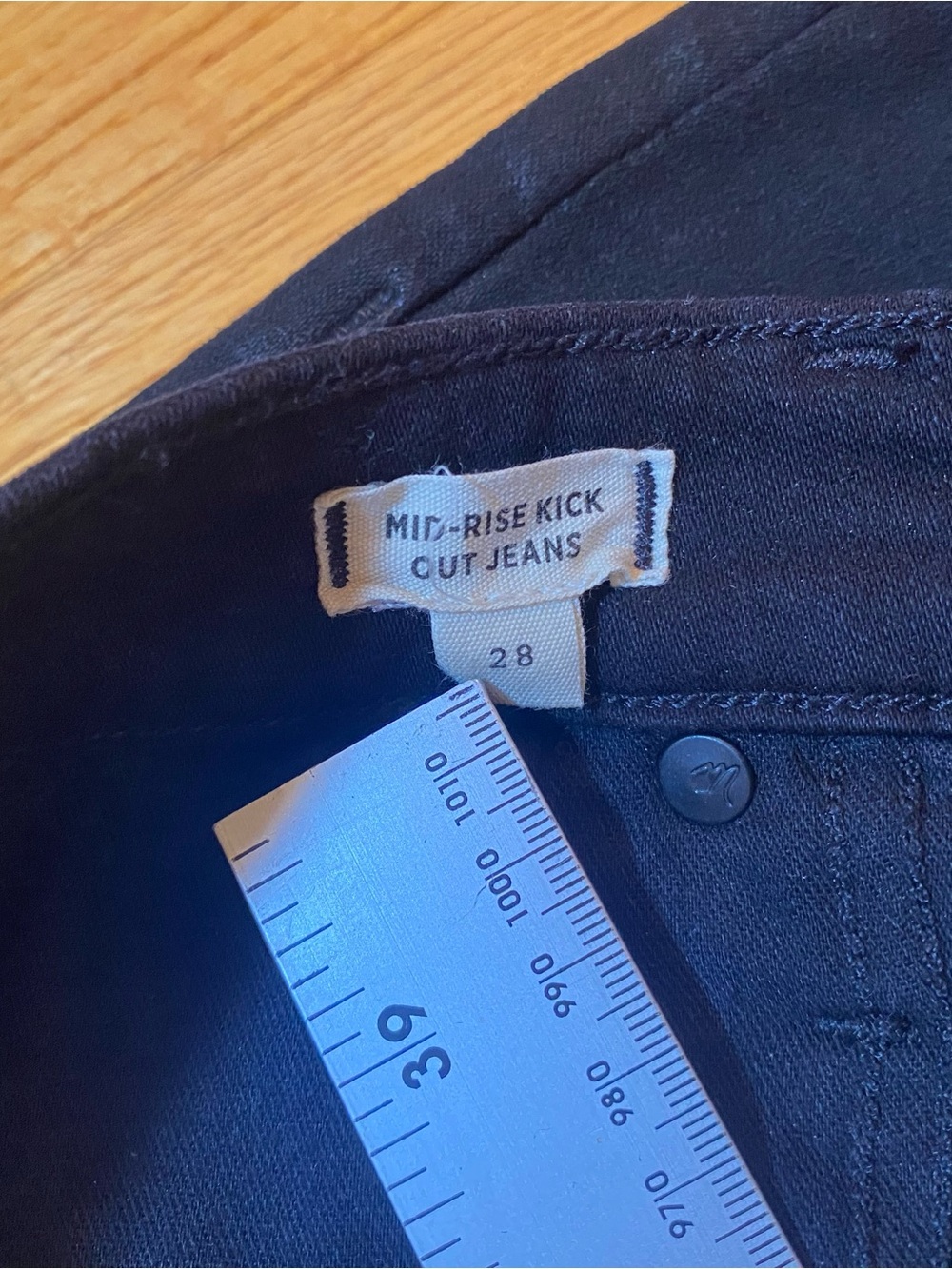 Madewell Mid-Rise Kick Out Crop Jeans in True Black Wash Coated Edition size 28 - Picture 7 of 16